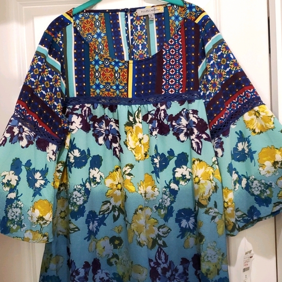 Figueroa and Flower Tops - Gorgeous tunic